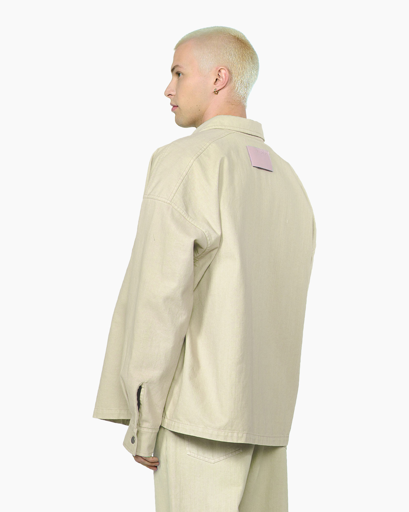 beige jacket, oversize jacket, long sleeve, collar, patch back
