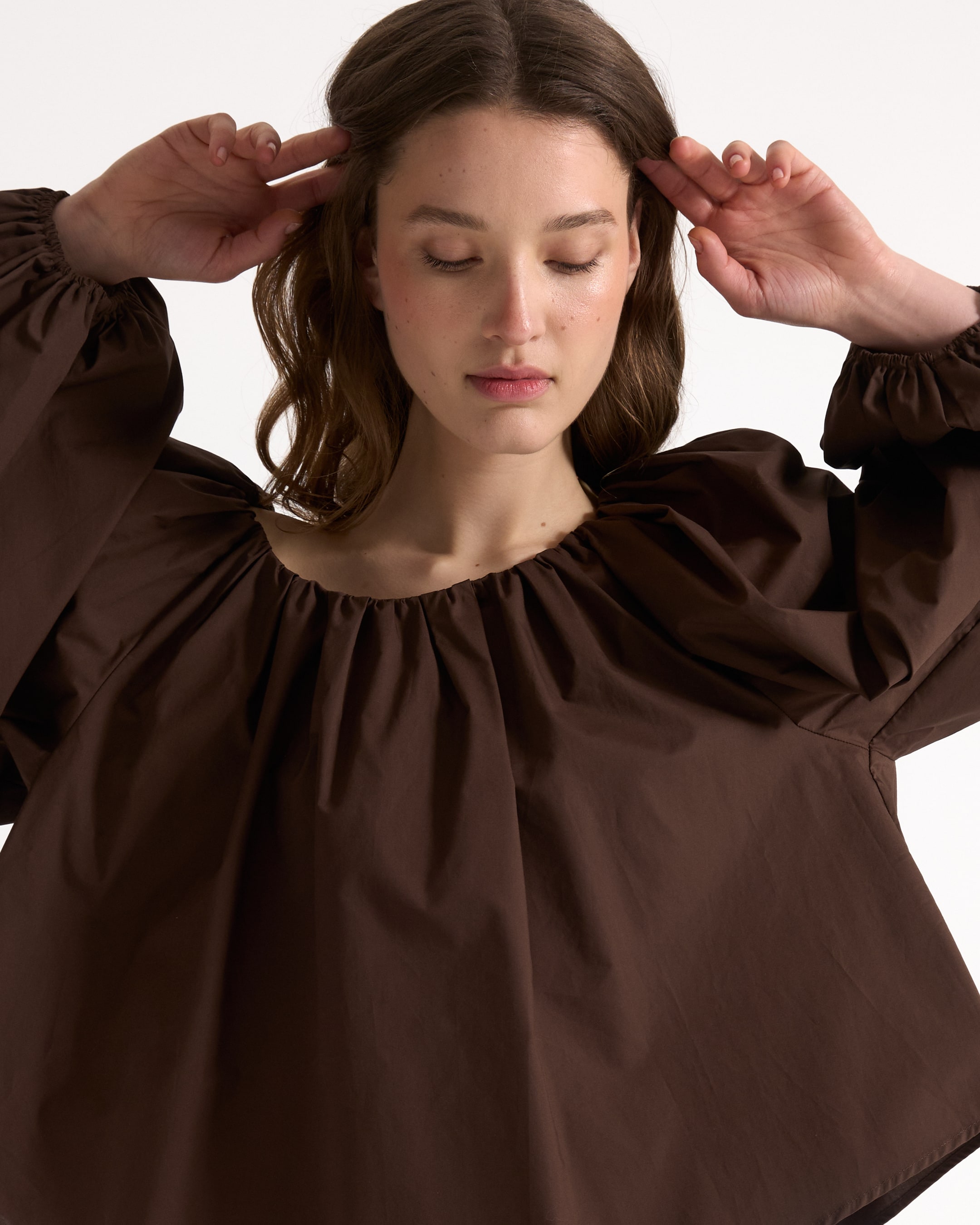 brown top, puffy sleeves, off-shoulder, loose fit, cotton-like fabric