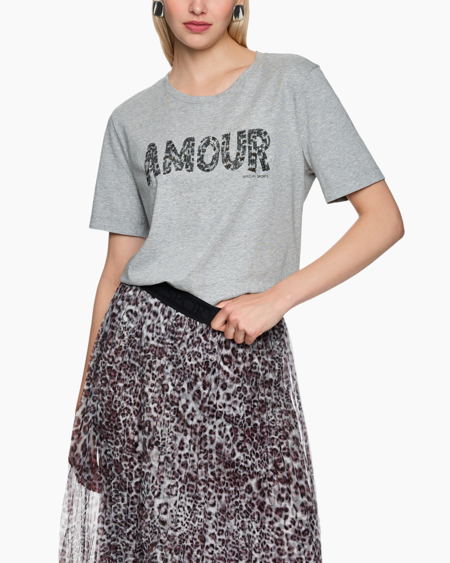 Skirt, T-Shirt, Adult, Person, Woman