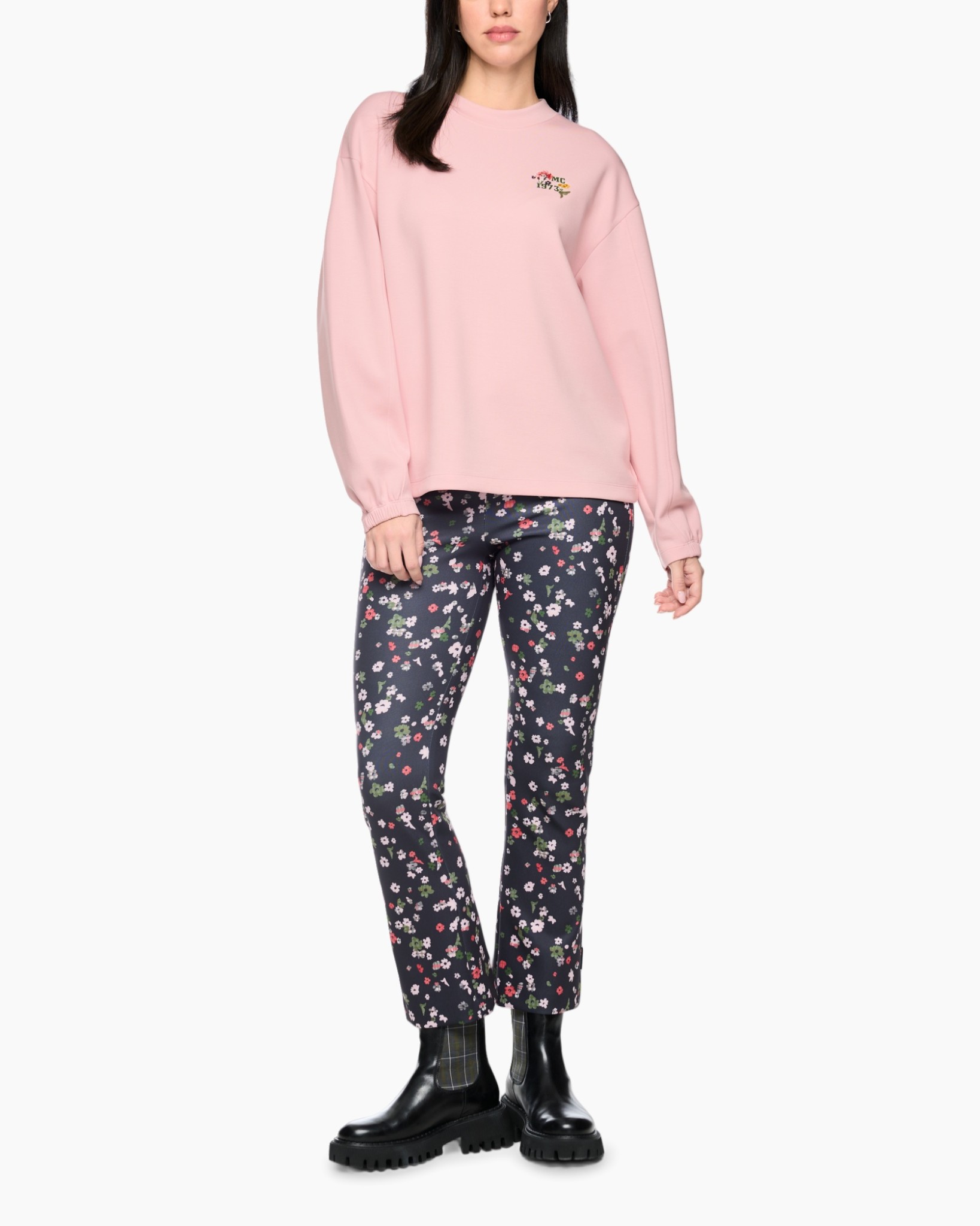 pink sweatshirt, long sleeve, rose fleece, embroidery logo, floral pants, pink sweatshirt, long sleeves, embroidery, small floral pattern, loose fit