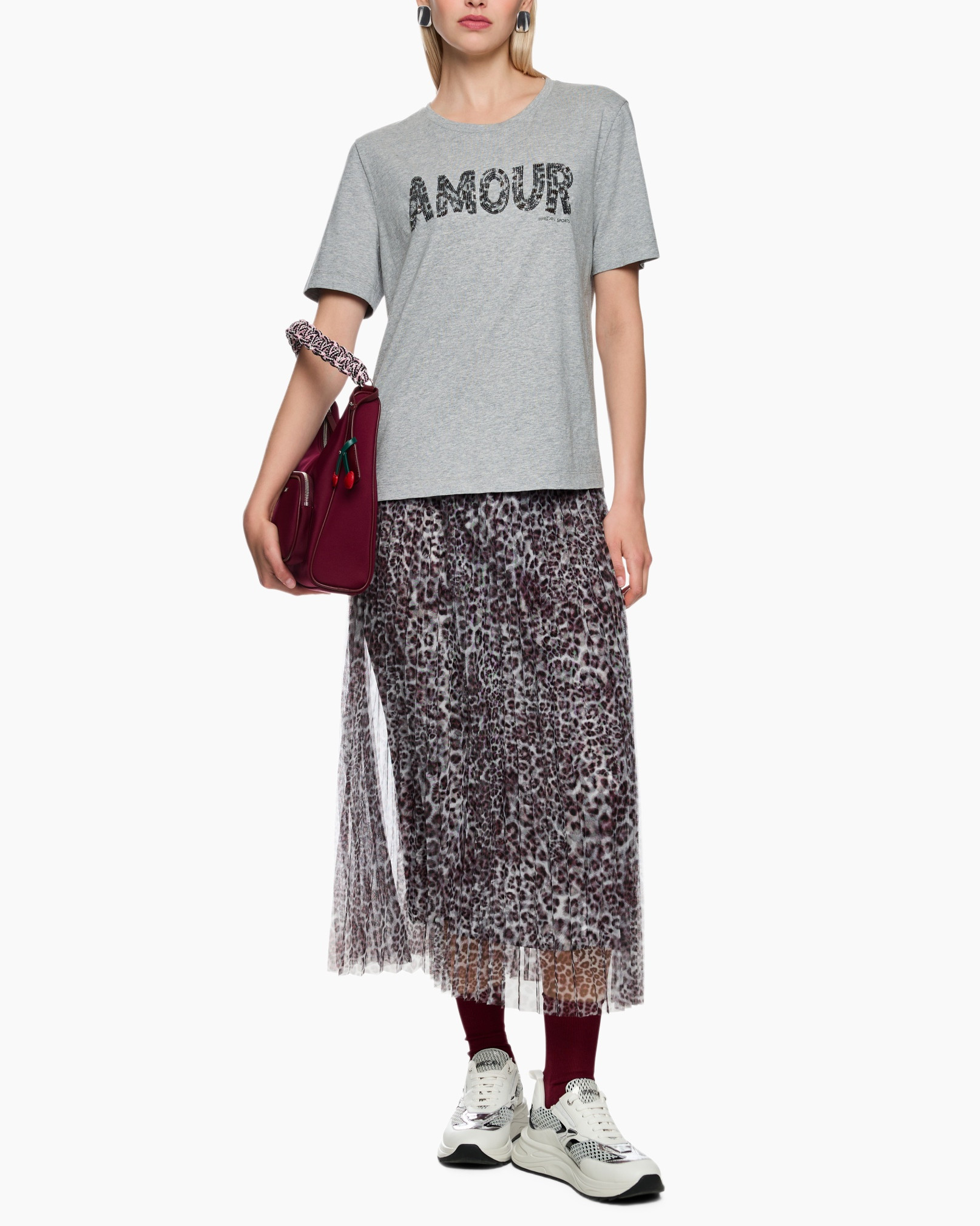 Clothing, Skirt, T-Shirt, Person, Beachwear