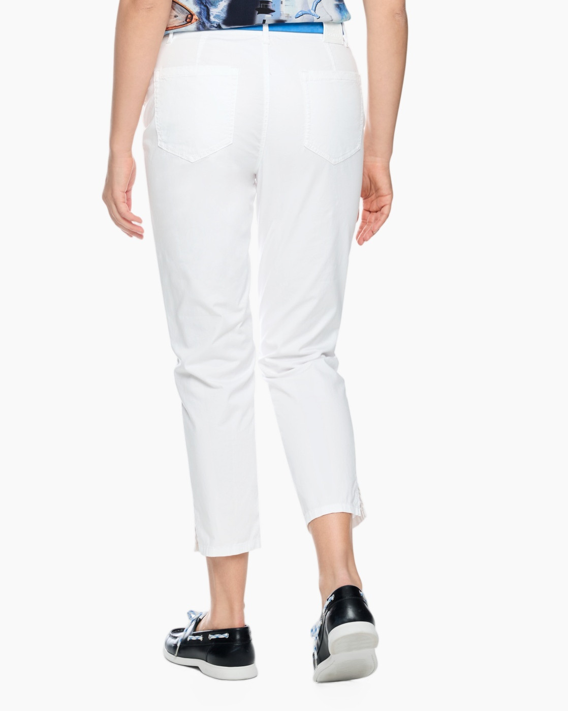 white pants, ankle-length, cotton blend, slim fit, pocket detail