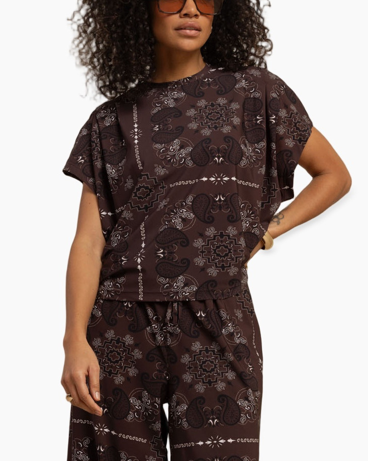 t-shirt, bandana pattern, short sleeve, brown, loungewear
