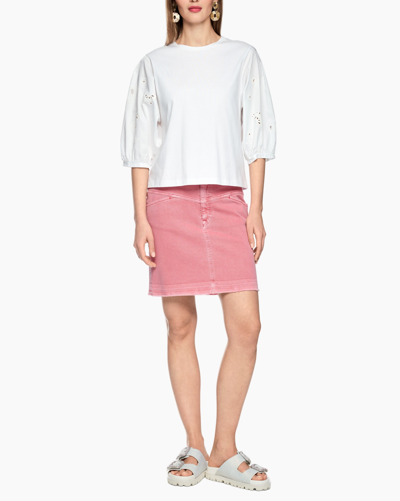 top, white, puff-sleeve, eyelet, pink-skirt