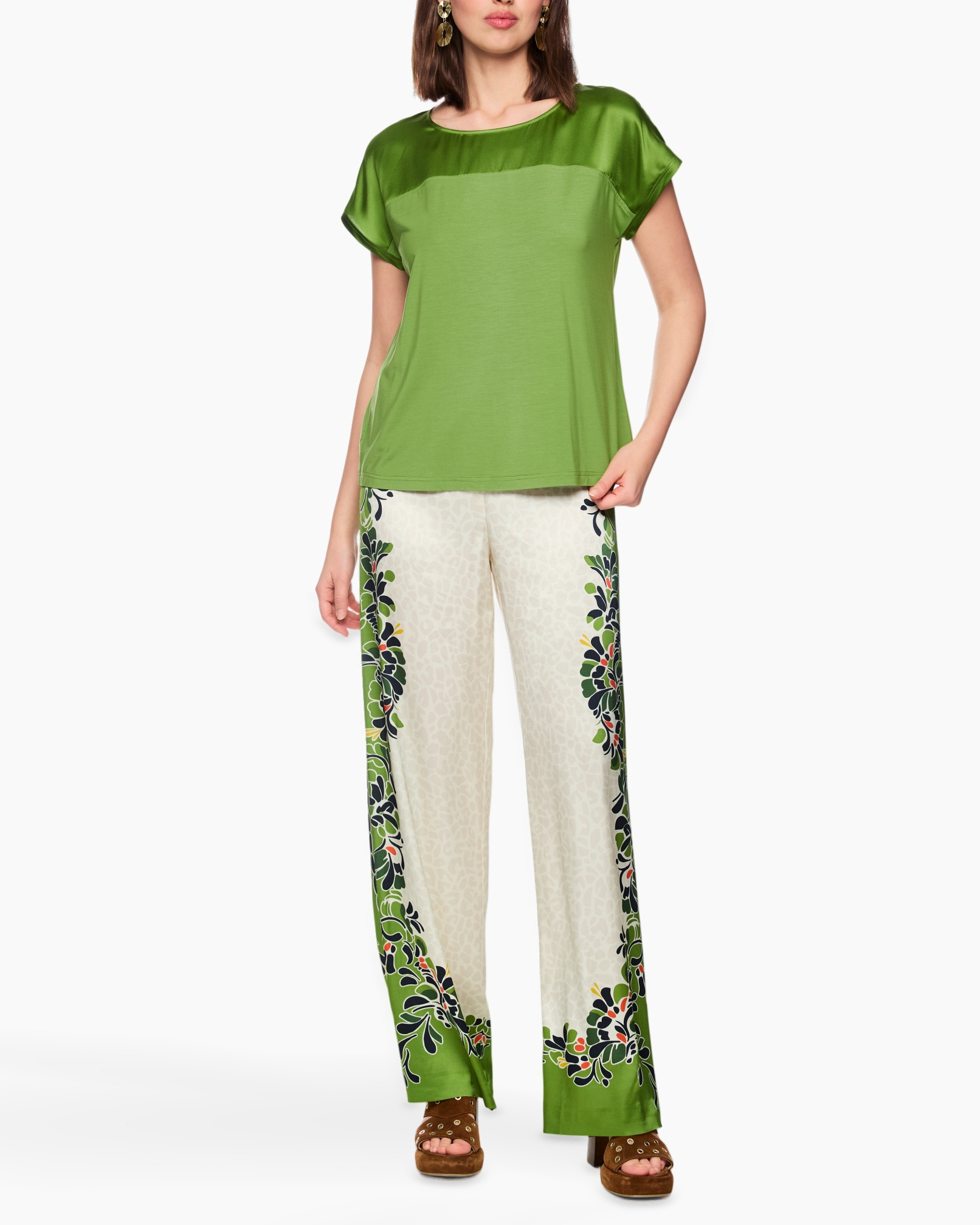 green top, short sleeves, round neck, linen-like fabric, wide leg pants, pants with floral border, cream pants, green piping