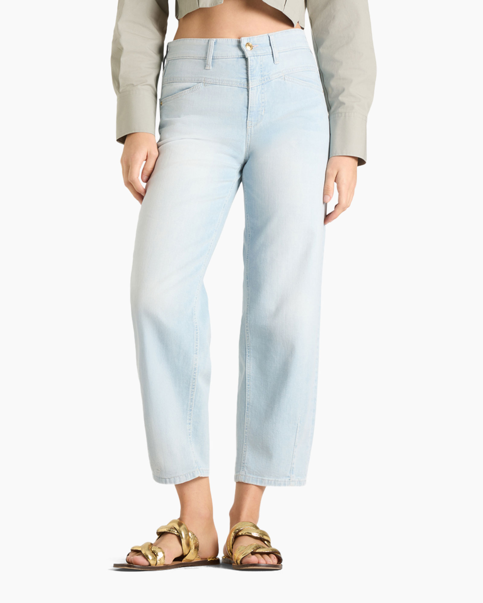 jeans, light wash, wide leg, ankle length, sandals