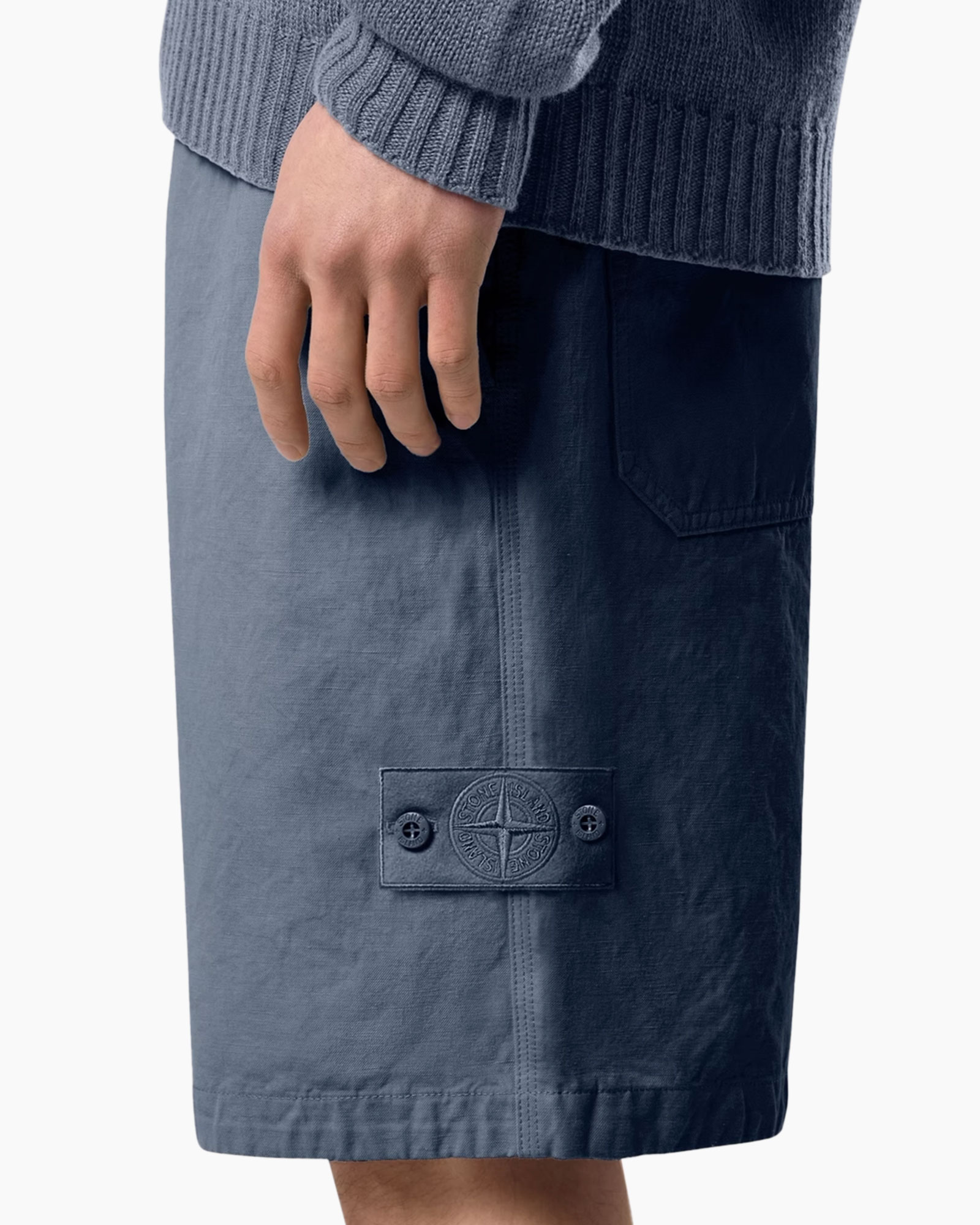 cargo shorts, knee-length, cotton blend, patch pocket, navy blue