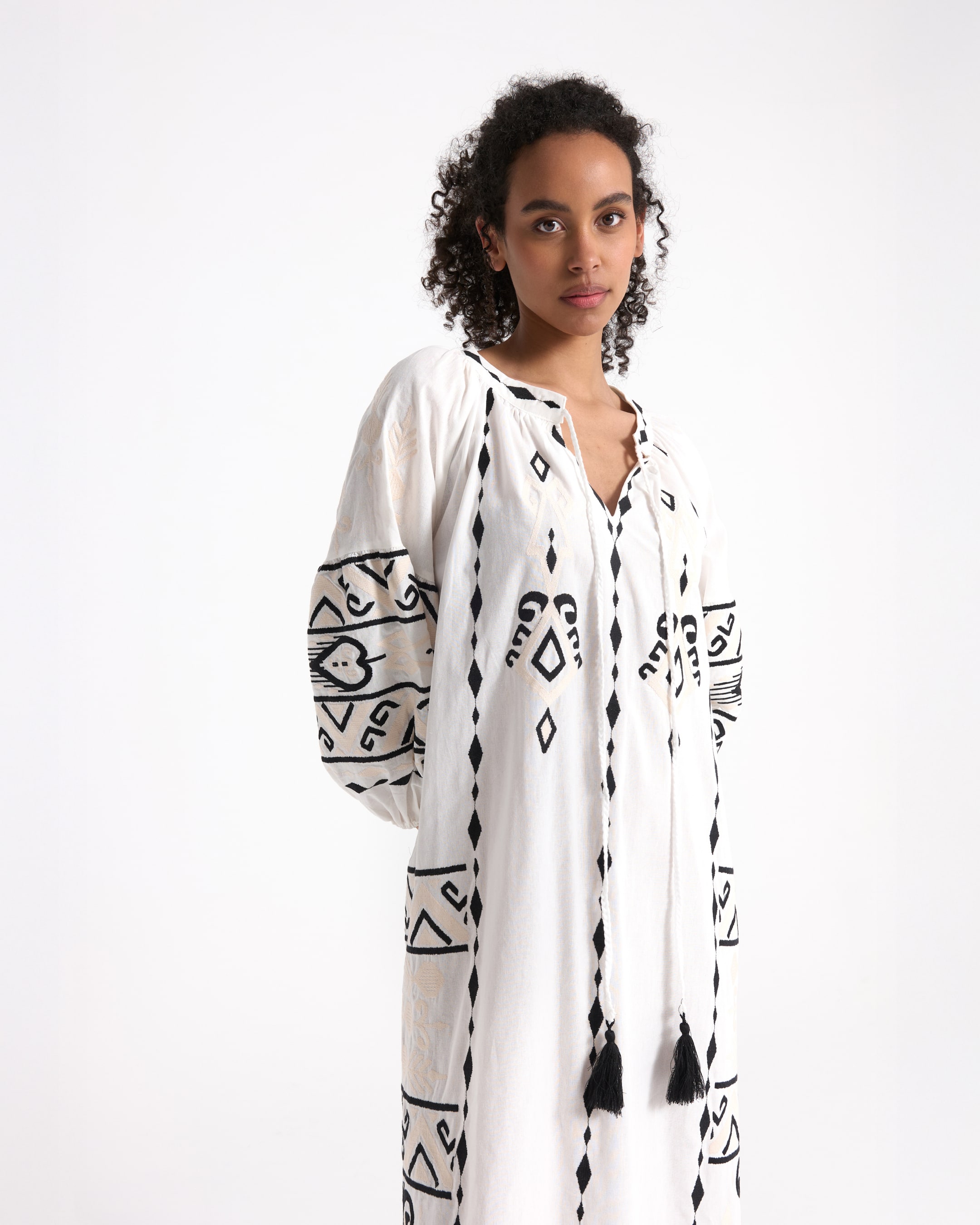 kaftan, white, embroidered, geometric, tassels