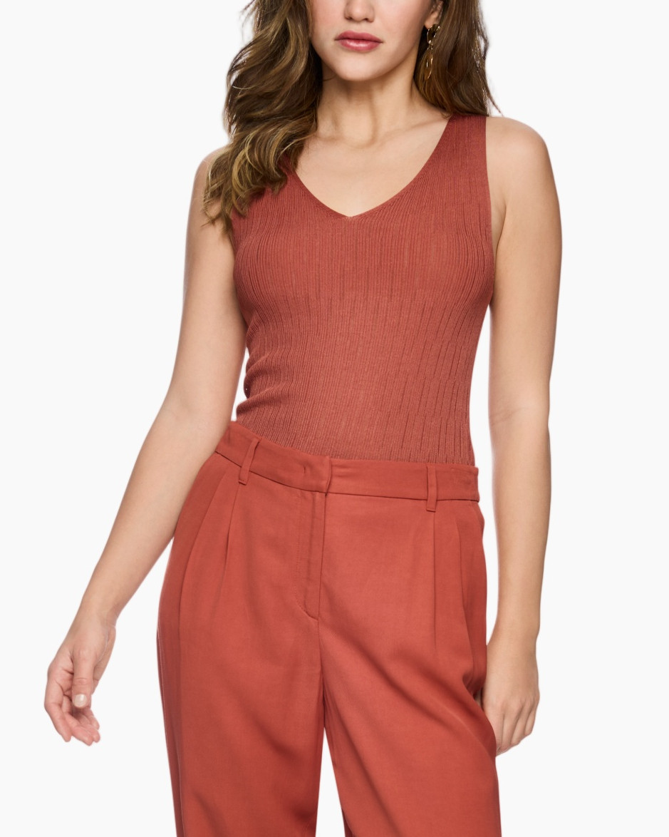 tank top, ribbed knit, sleeveless, rust color, twill pants