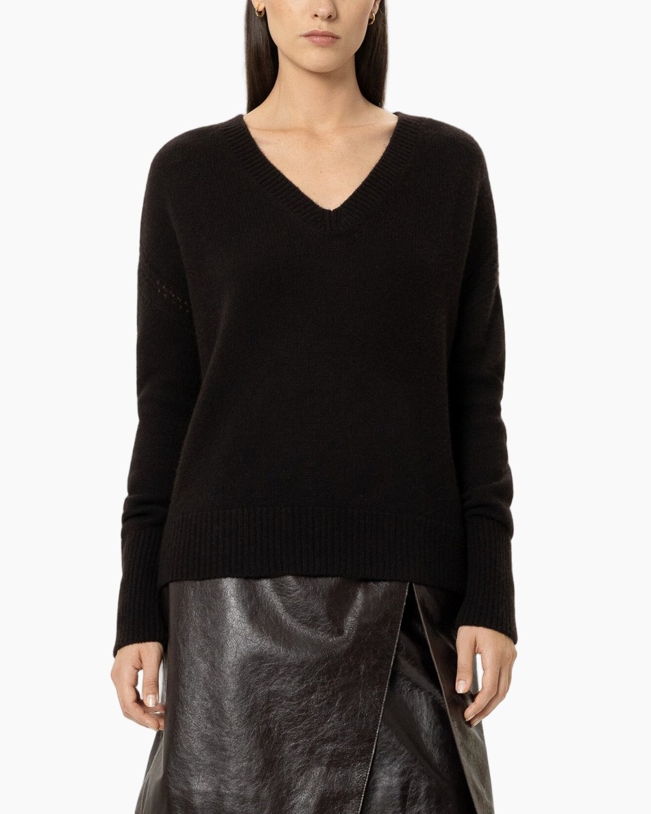 black sweater, v-neck, knitwear, long sleeves, solid color