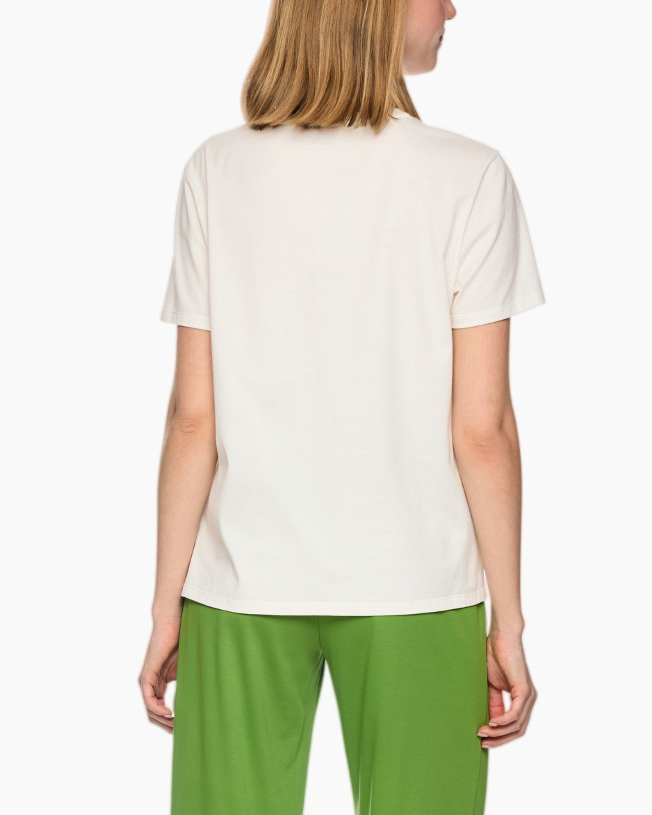 t-shirt, short sleeves, white, cotton, back view