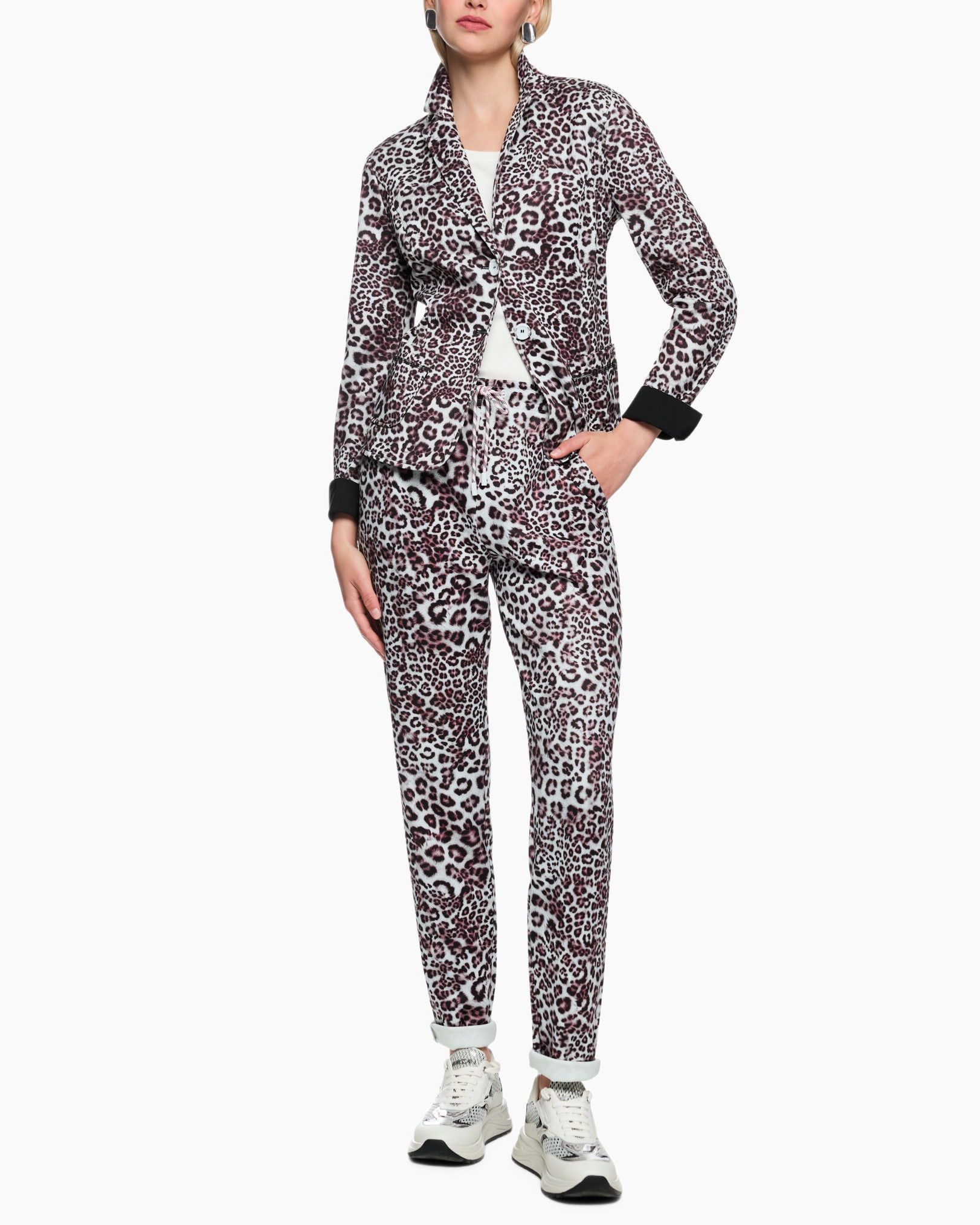 Formal Wear, Suit, Coat, Pajamas, Person