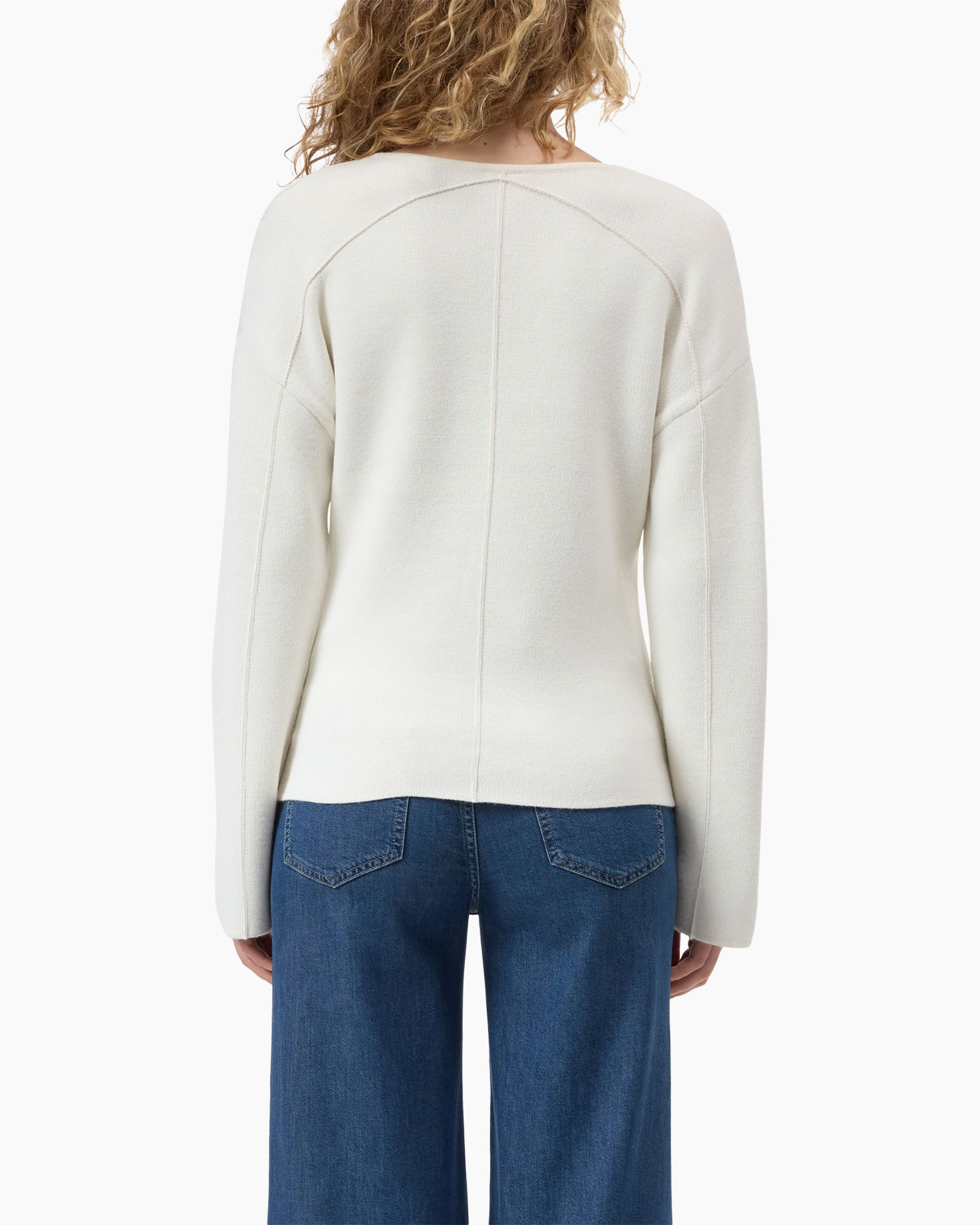 sweater, long sleeve, crewnneck?, white, back view