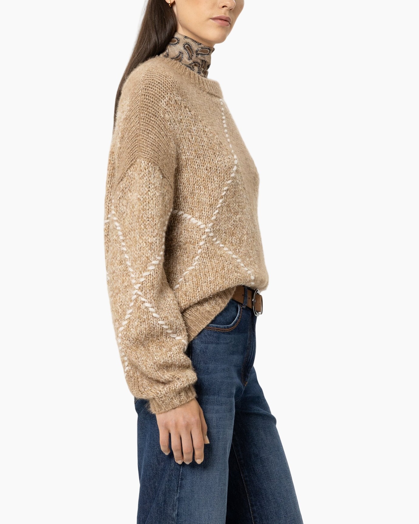knit sweater, beige, diamond pattern, crew neck, long sleeves