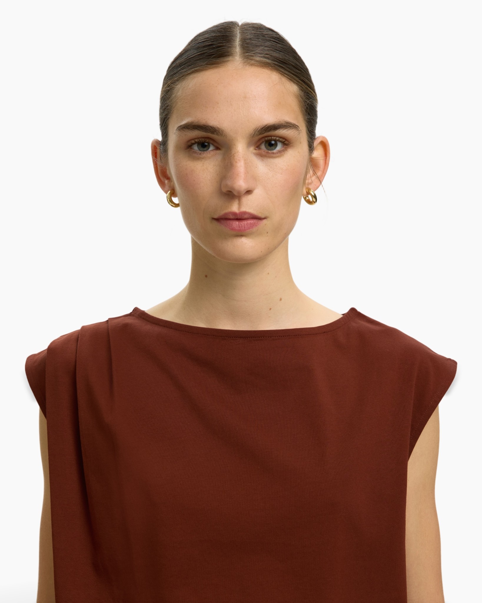 top, sleeveless, rust, solid, gold-hinge earrings