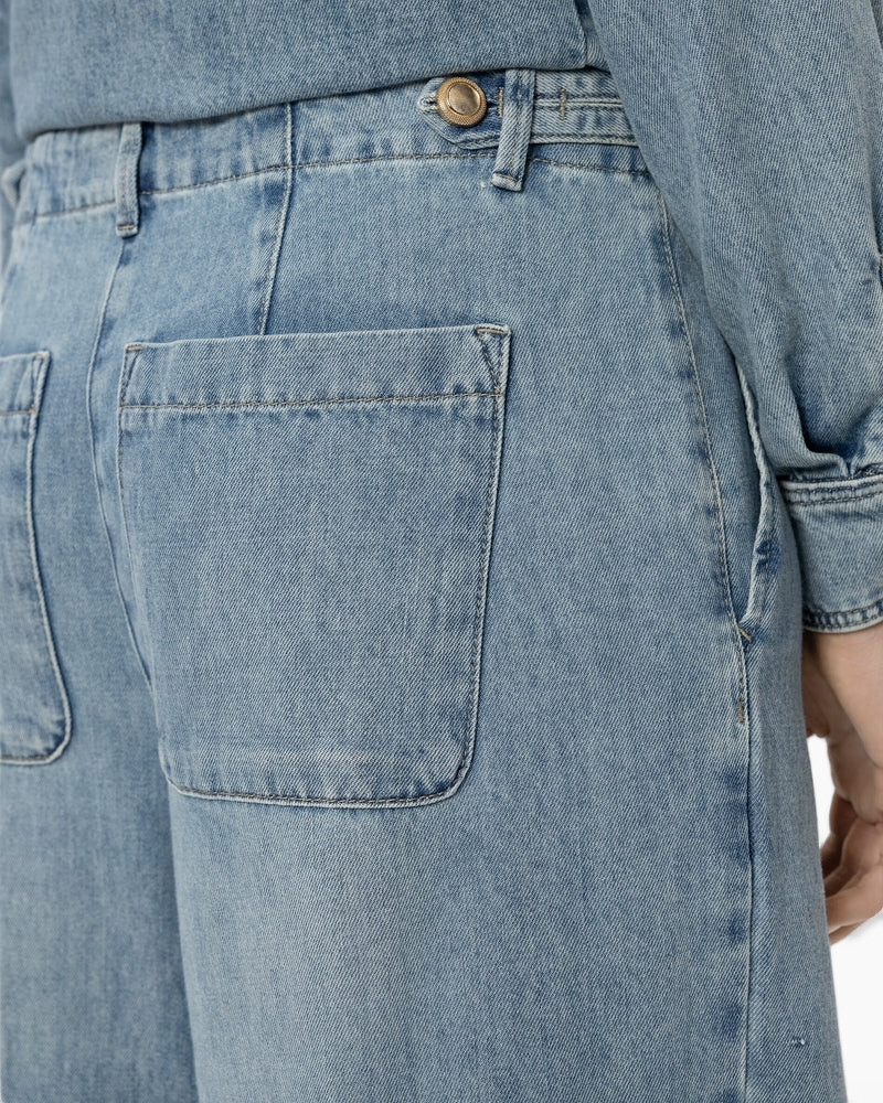 denim, jeans, back pocket, stonewashed, fitness?, metal button?