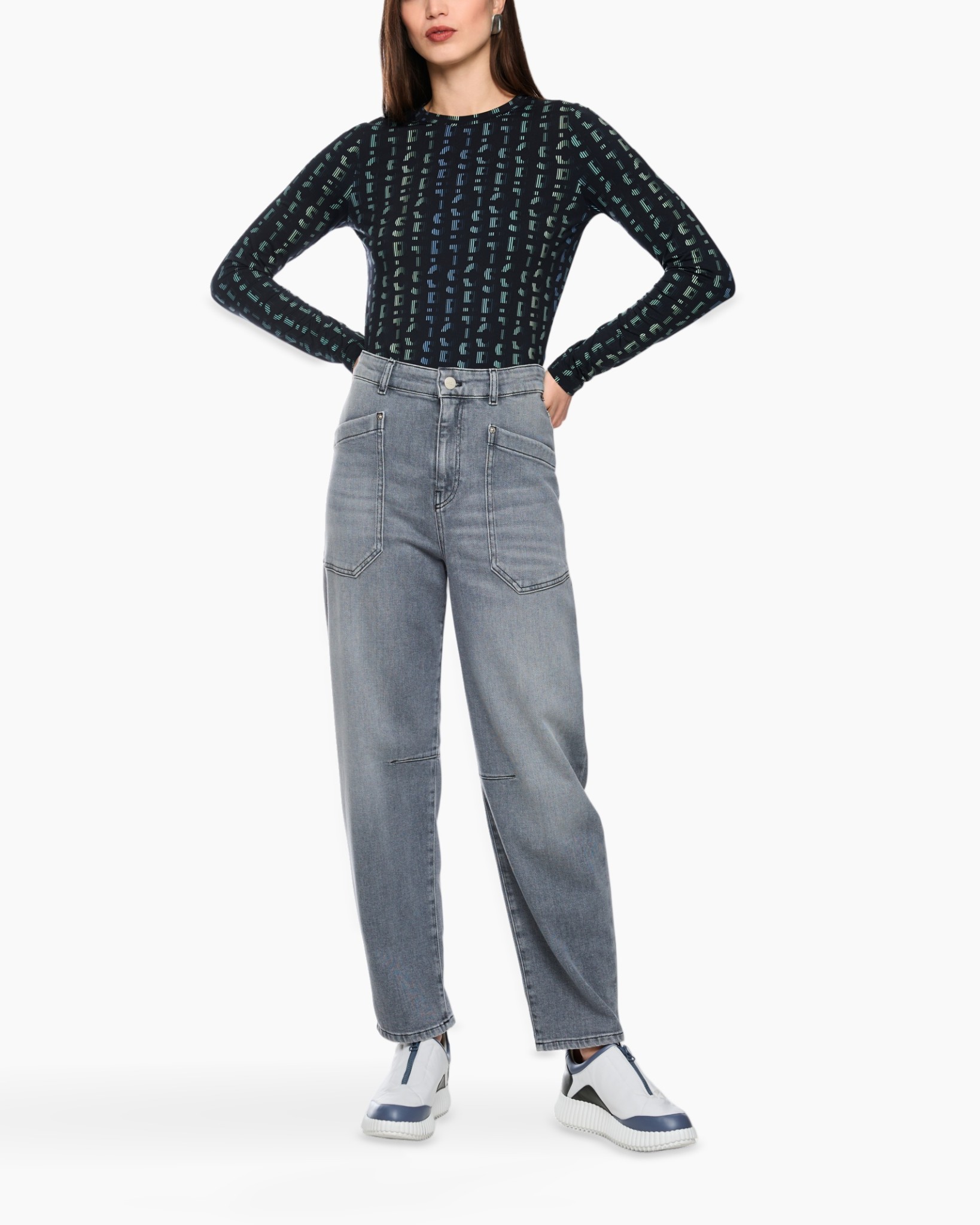 top, long sleeve, patterned, dark, jeans