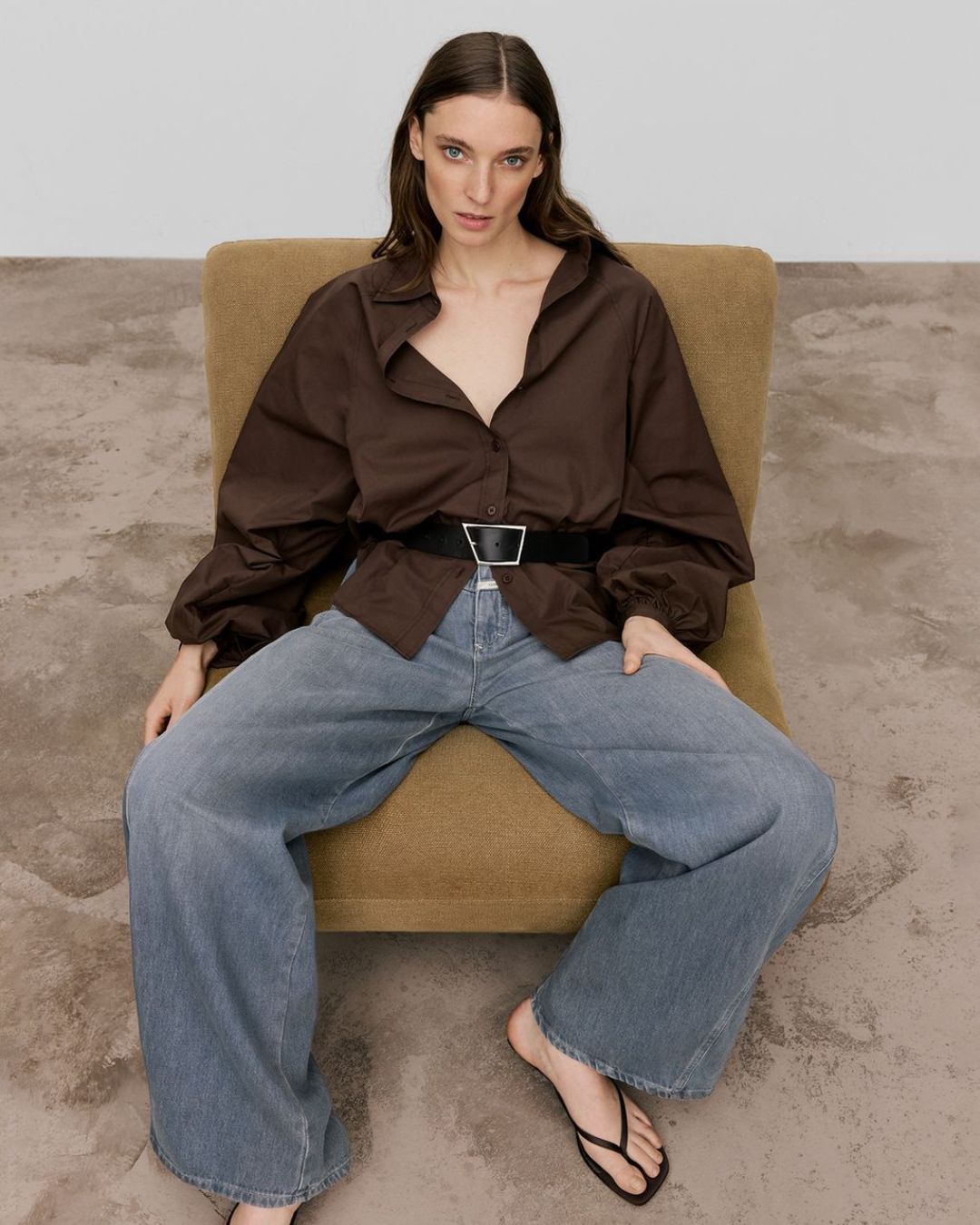 top, brown, longsleeve, belt, wide-legged jeans