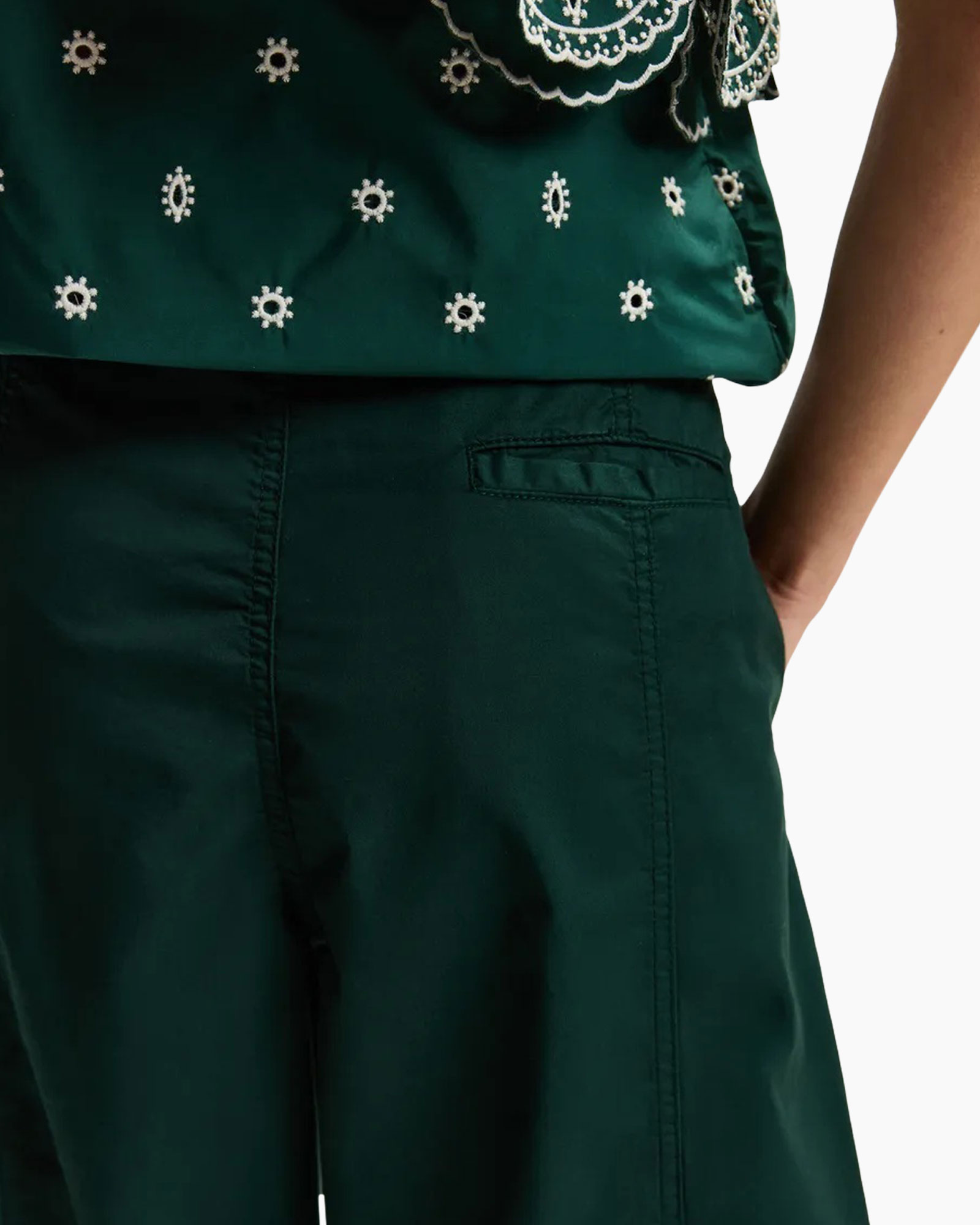 green pants, back pocket, twill fabric, narrow waistband, stitched seam