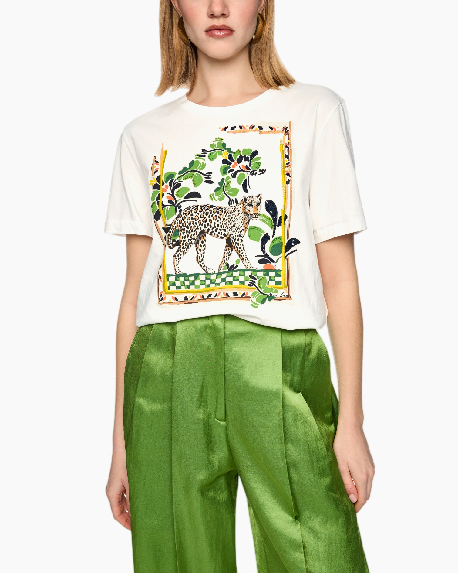 graphic tee, leopard print, short sleeves, white shirt, print art
