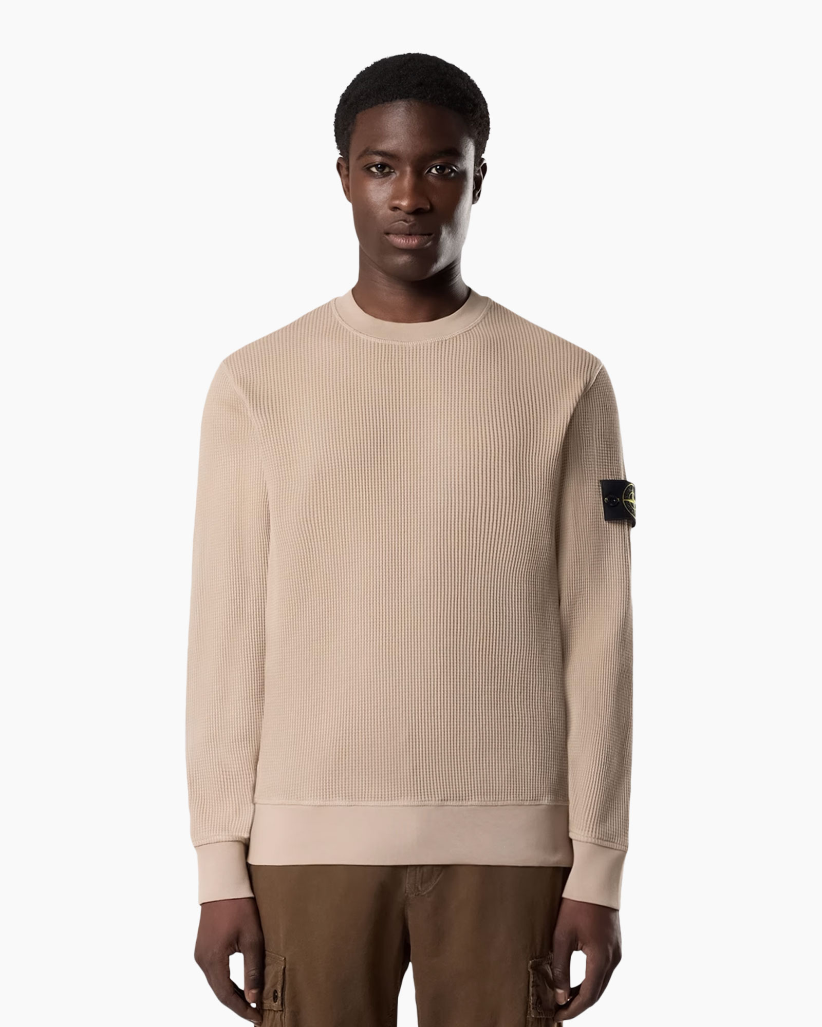 beige knit sweater, crew neck, long sleeve, cargo shorts, patch sleeve