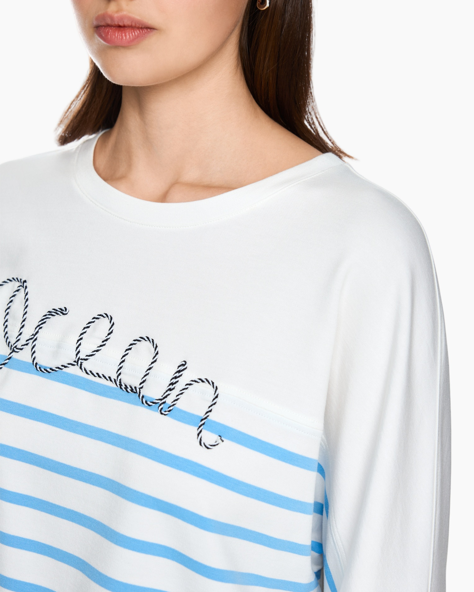 t-shirt, striped, blue, white, crew-neck