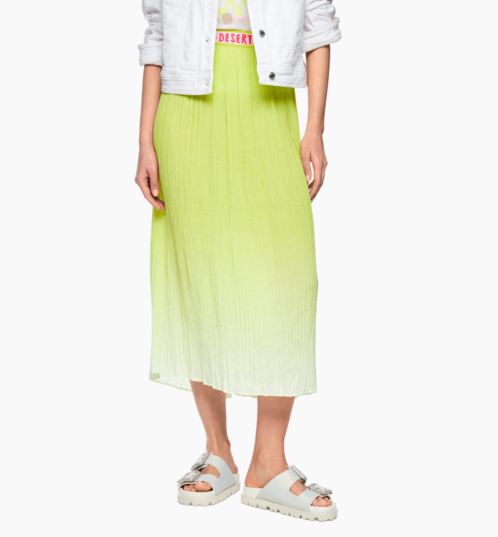 maxi skirt, pleated, ombré green, mid-length, footwear: sandals