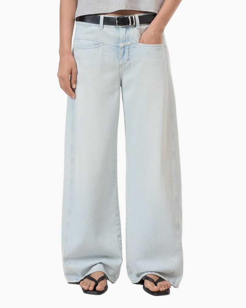 wide-leg jeans, light wash, denim, groovy belt, open-toe sandals