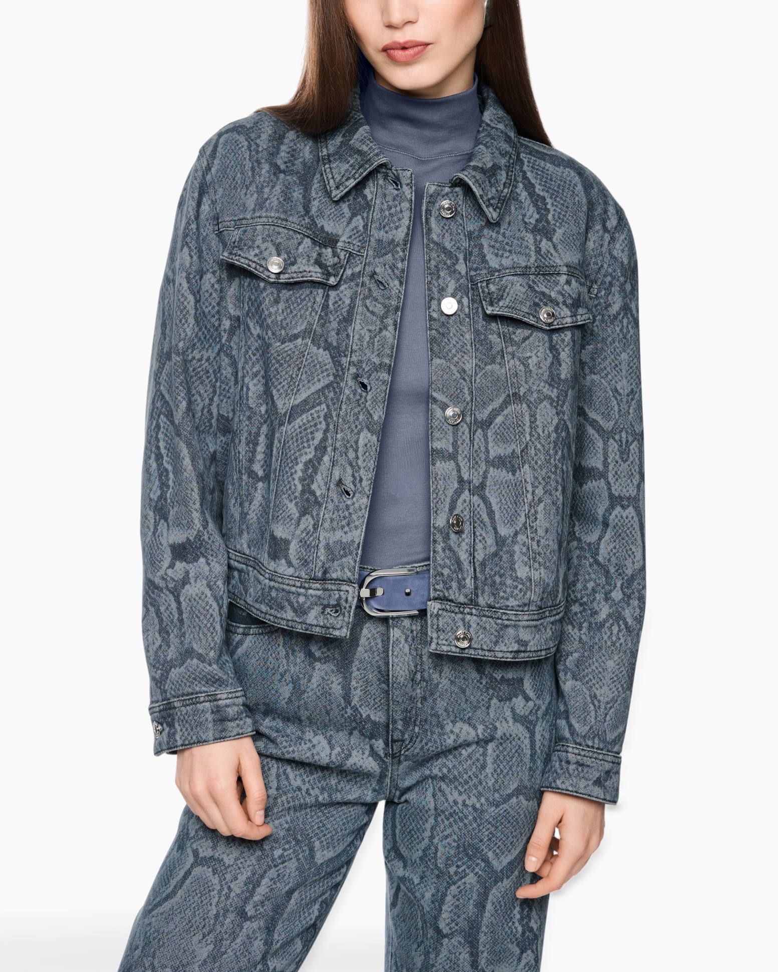 denim jacket, snake print, blue-gray, long sleeve, buttoned pockets
