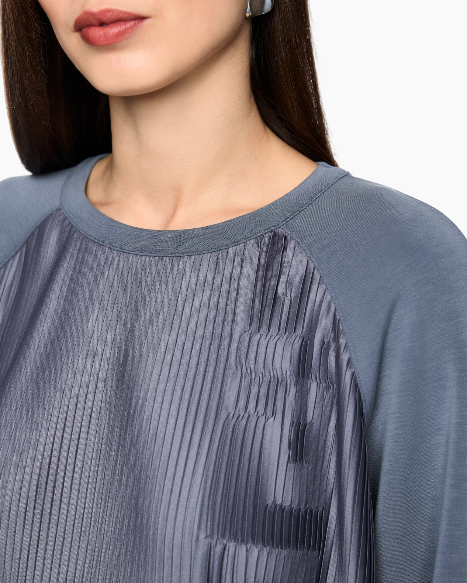 top, plaid?, pleated, gray, crew-neck