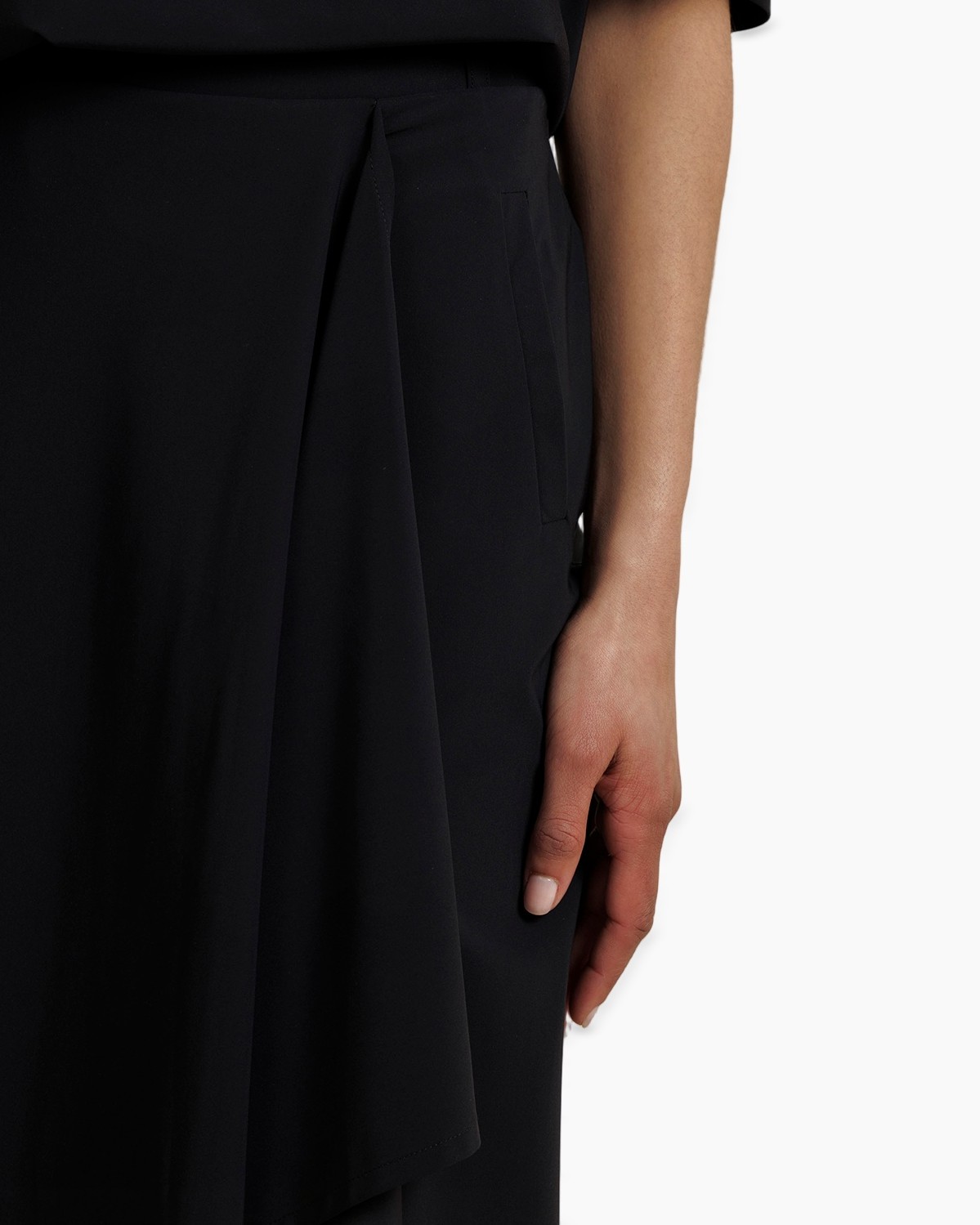black, skirt, pleated, waist-tap, pocket