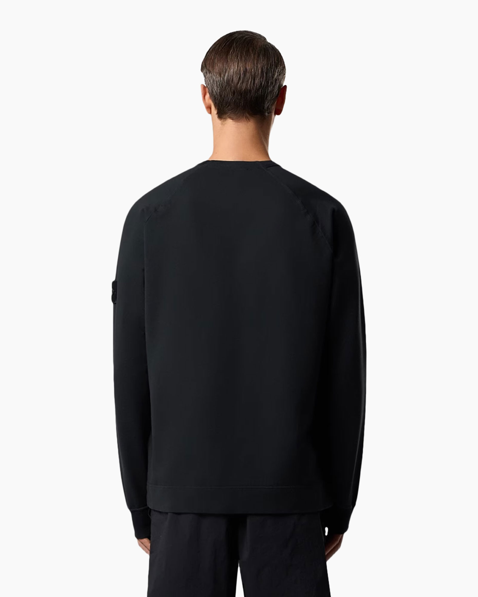 sweatshirt, long sleeves, black, crew neck, no visible brand