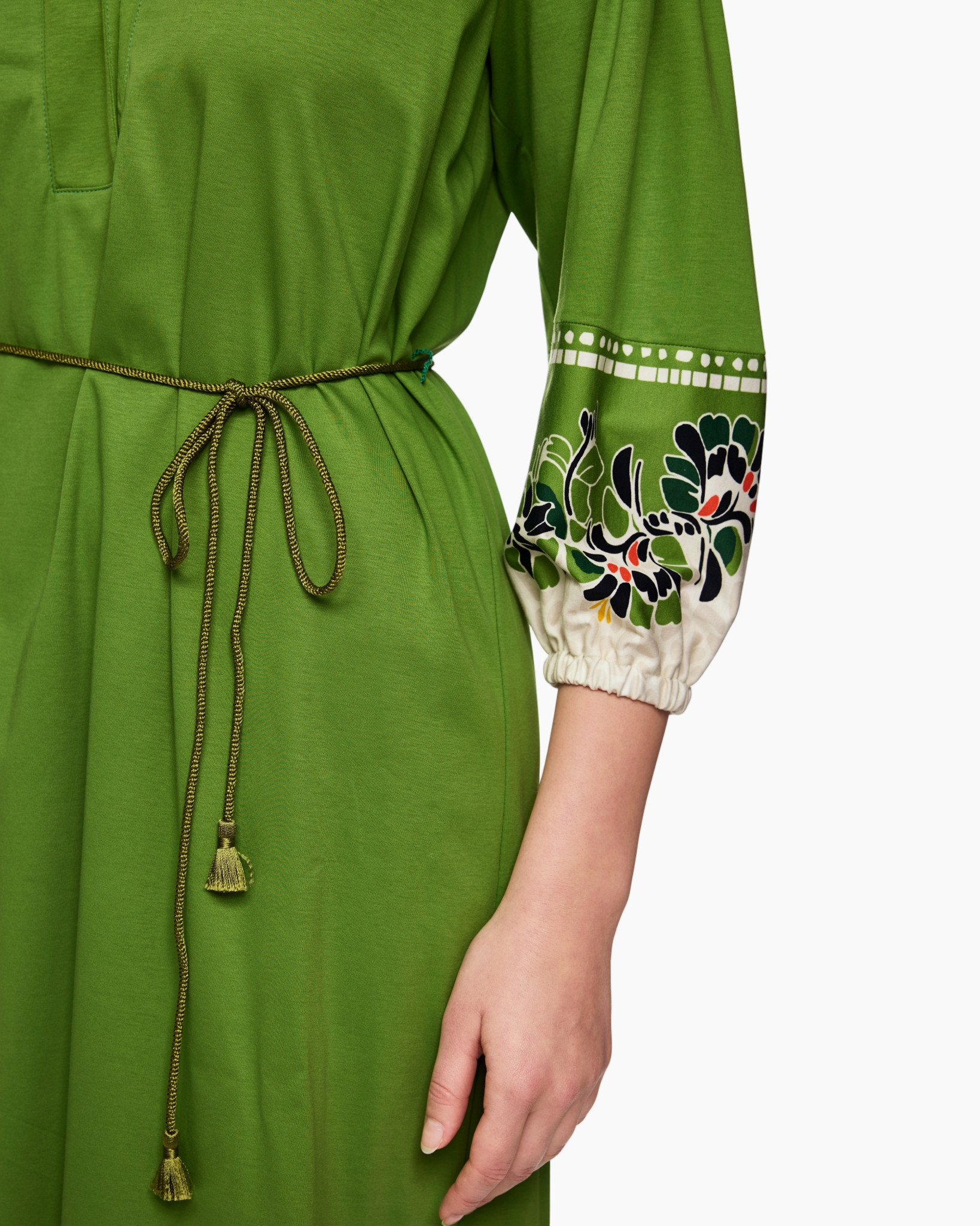 green dress, embroidery, belt, long sleeve, floral pattern