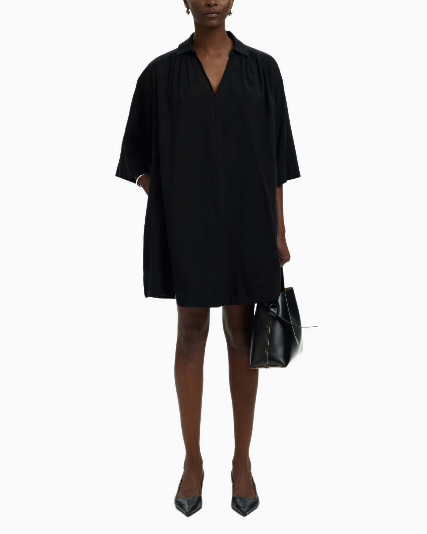 black dress, shift dress, knee-length, wide sleeves, pocketless