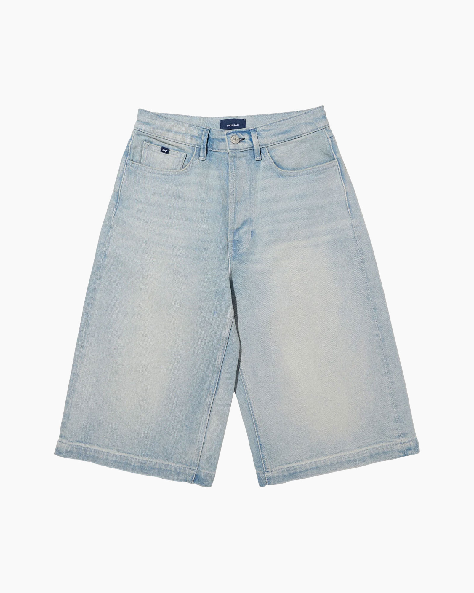 denim shorts, light wash, high waist, five pocket, knee-length