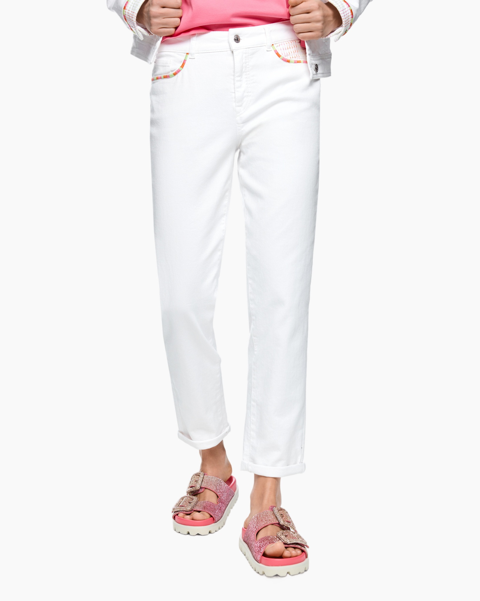 white pants, kid pants, cropped hem, casual jeans, pink sandals