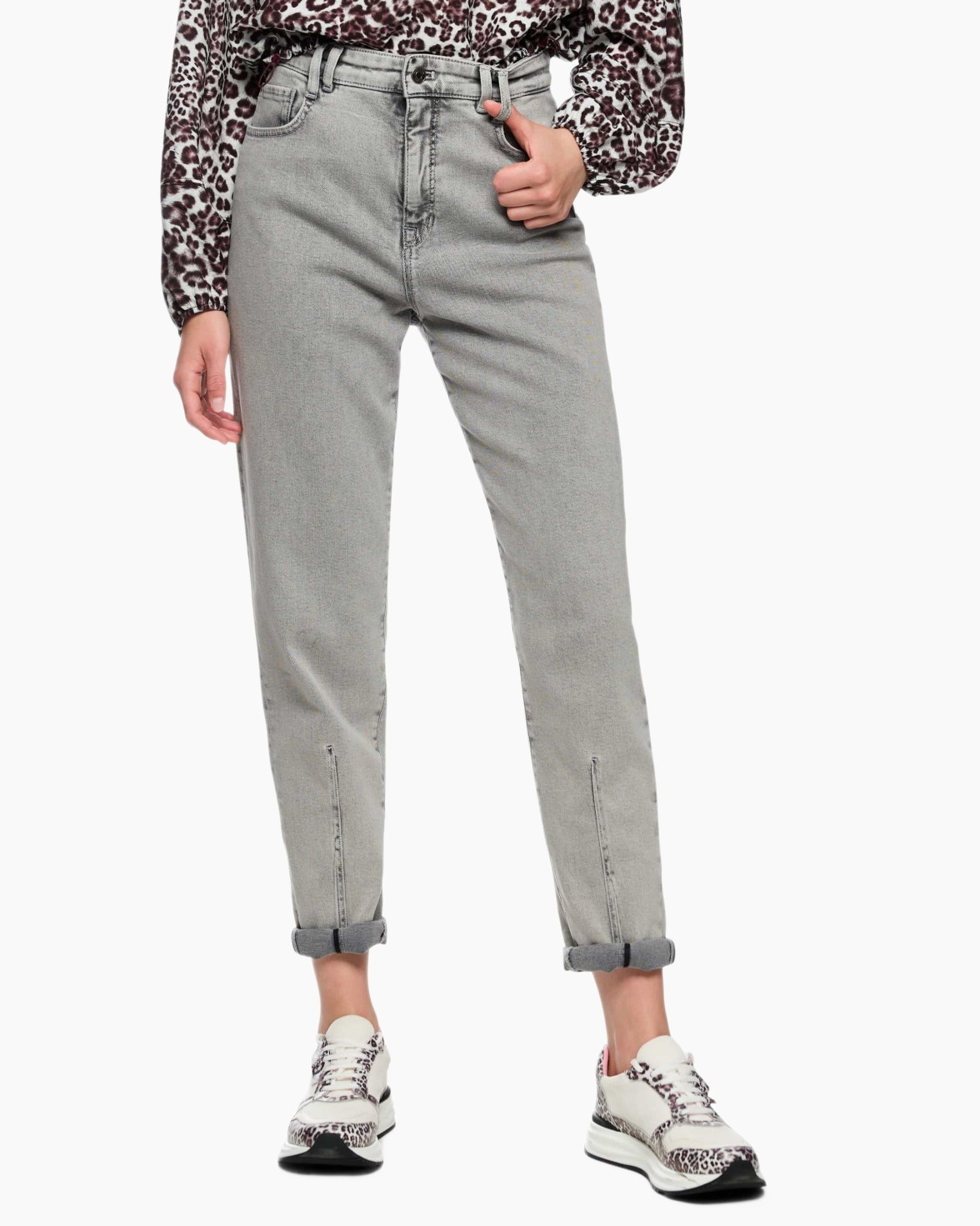 Clothing, Pants, Shoe, Person, Jeans