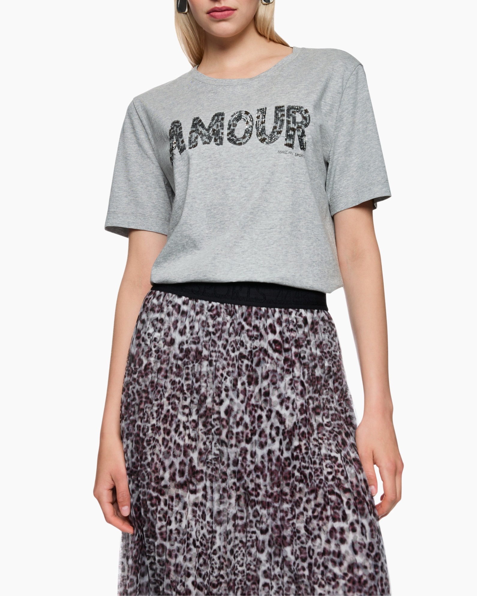 Clothing, Skirt, T-Shirt, Person