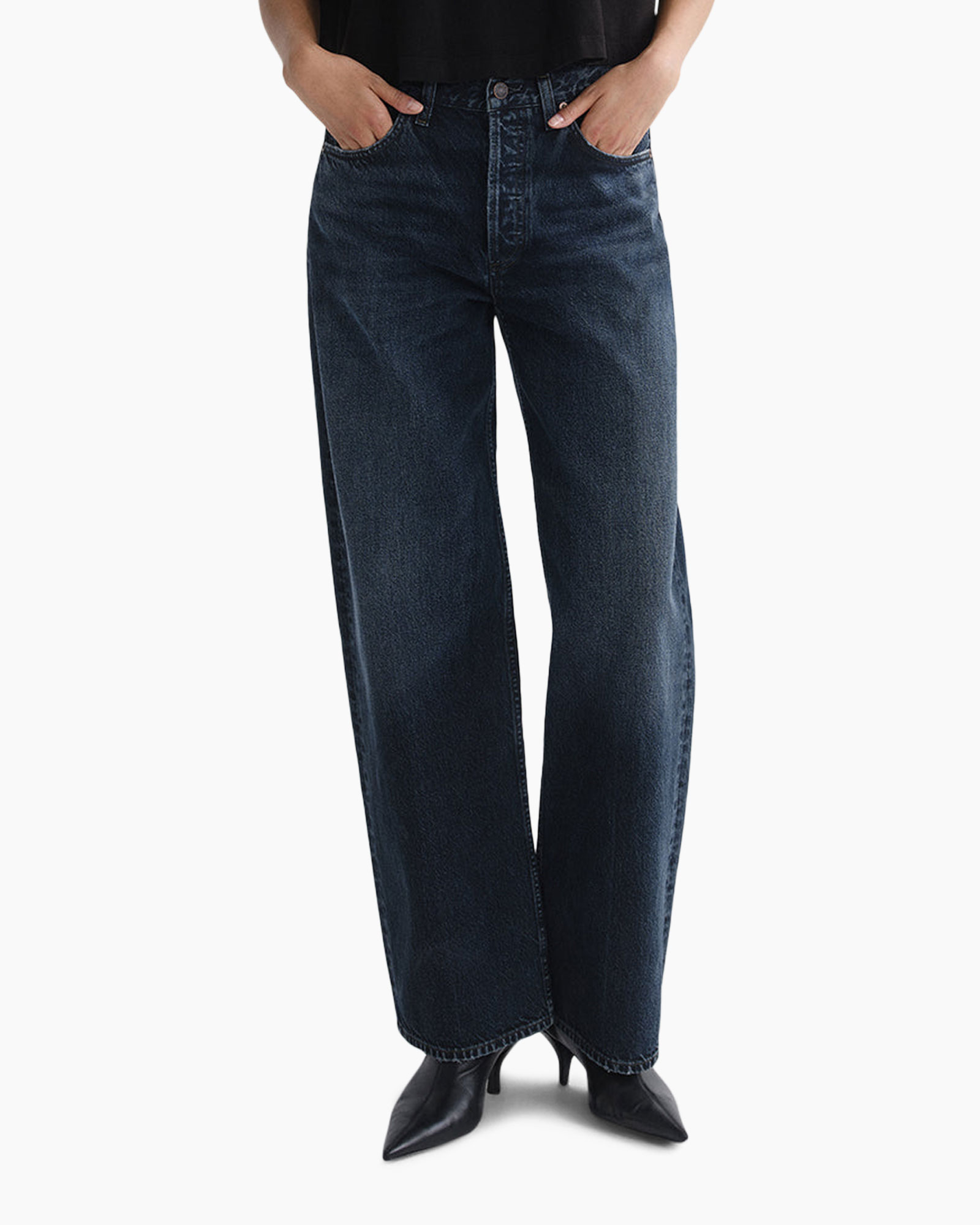 denim jeans, wide-leg, dark wash, pockets, heel shoes