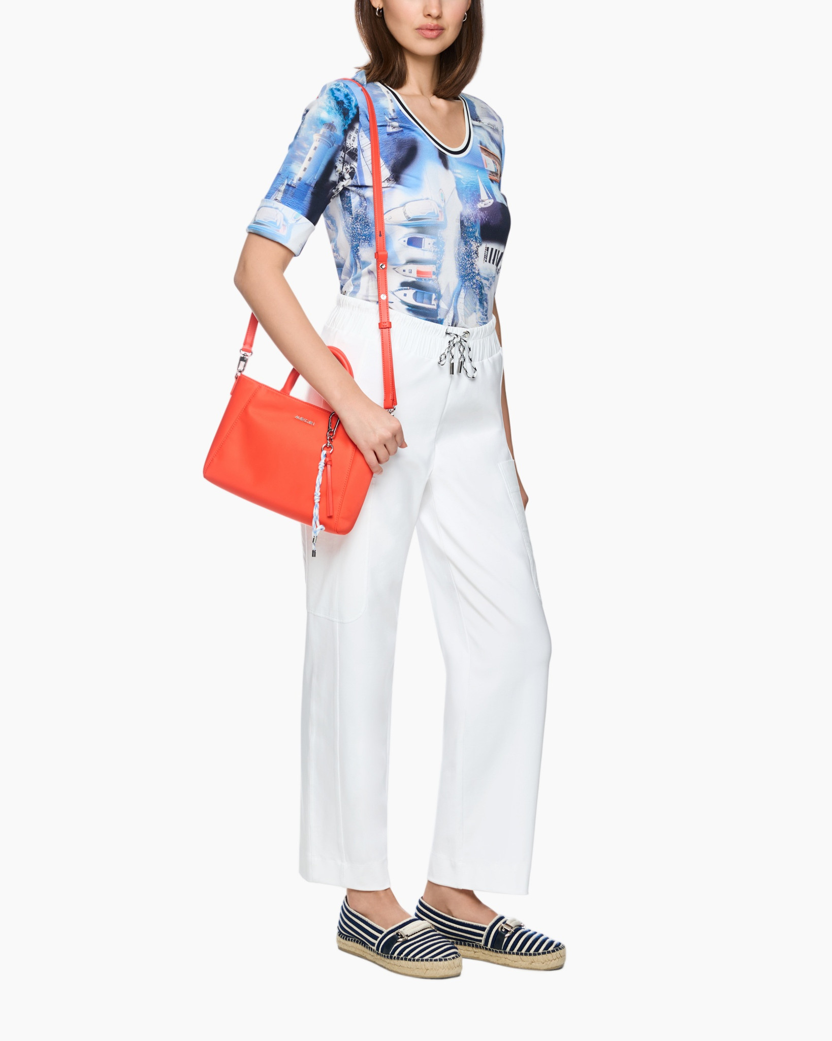 t-shirt, blue print, white pants, red bag, espadrilles